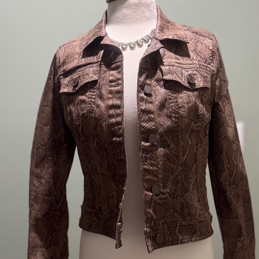 White House, black market light cropped jacket